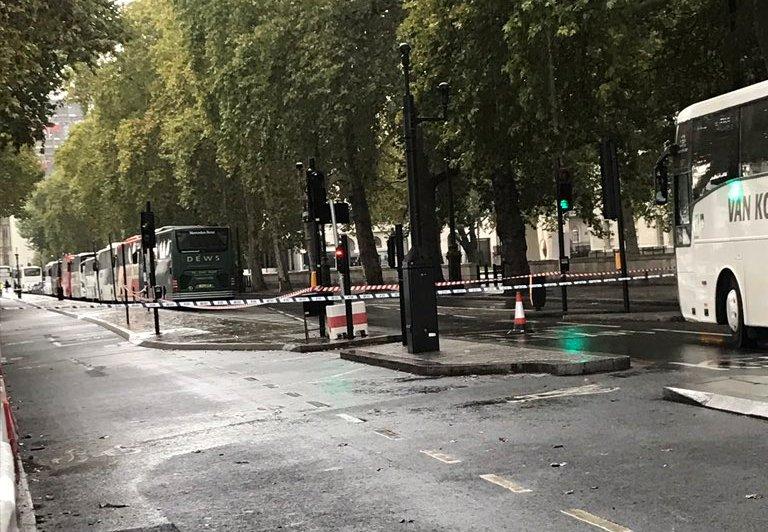 Συναγερμός στη Βρετανία : Ύποπτο πακέτο κοντά στο βρετανικό κοινοβούλιο