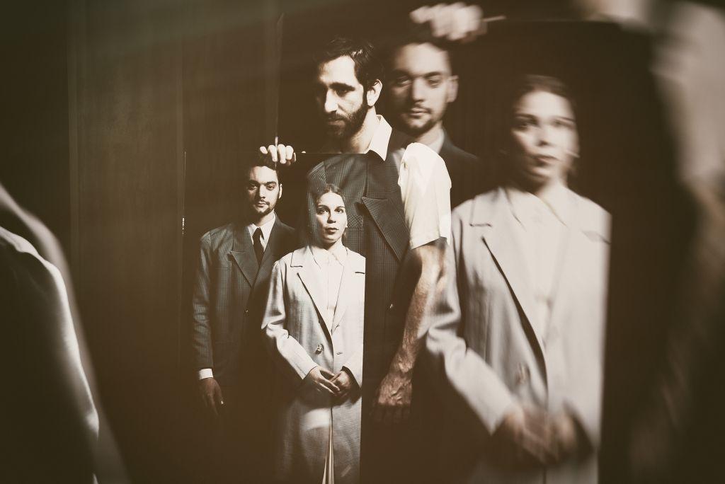 H Μπ. Αρβανίτη συναντά πρώτη φορά τον Δ. Καραντζά στον «Γυάλινο Κόσμο»