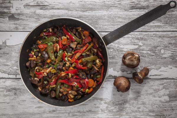 Vegan «σπετζοφάι» με μανιτάρια σιτάκε