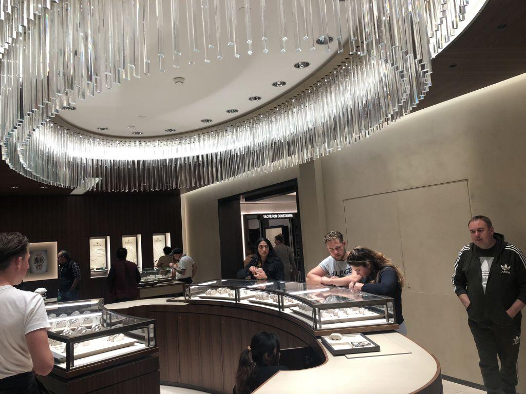 Τα κοσμηματοπωλεία των Harrods, όπου ψωνίζουν μόνο κροίσοι…