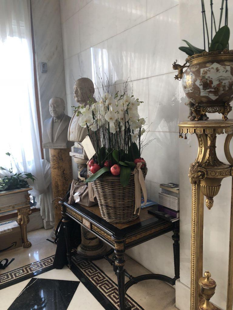 Ποιος έστειλε τα λουλούδια που φωτογραφήσαμε, στον Πρόεδρο της Κύπρου;