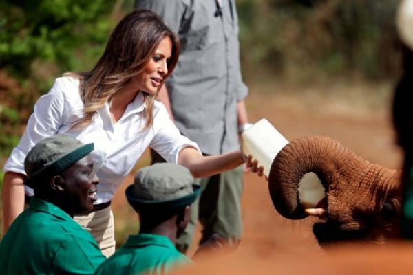 Η «γνωριμία» της Μελάνια Τραμπ με ένα ελεφαντάκι