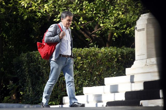 Επενδυτές στην Ασία αναζητά ο Τσακαλώτος