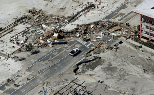 Η καταστροφή από τον τυφώνα Μάικλ τραβηγμένη μέσω drone