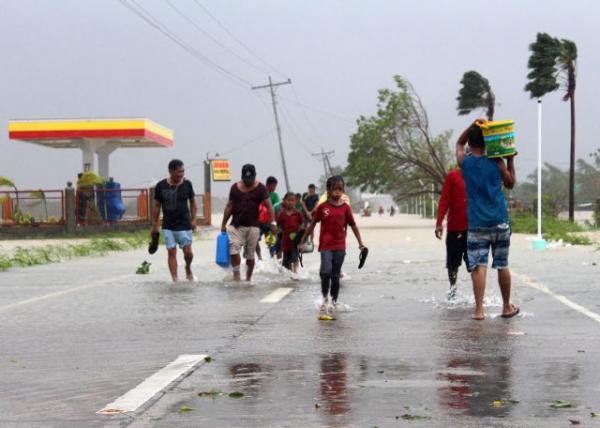 Ο τυφώνας Γιούτου έπληξε τις Φιλιππίνες: Απομακρύνθηκαν χιλιάδες κάτοικοι
