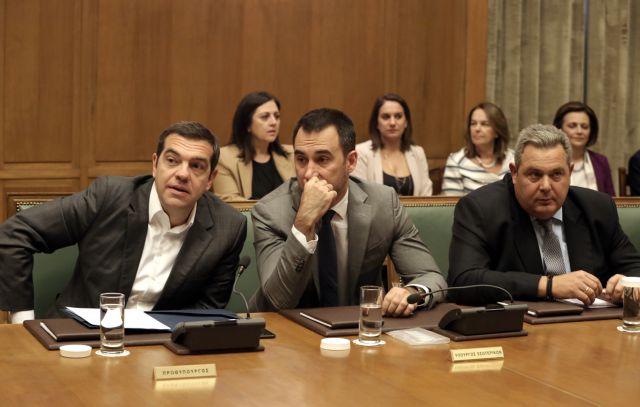 Σε αδιέξοδο ο Τσίπρας: Ικετεύει τον Καμμένο να υπογράψει «δήλωση πίστης» στην κυβέρνηση