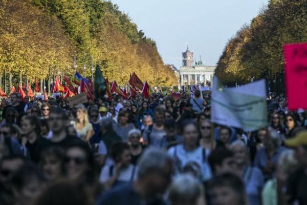 Βερολίνο : Χιλιάδες κόσμου σε διαδήλωση κατά του ρατσισμού [Εικόνες]