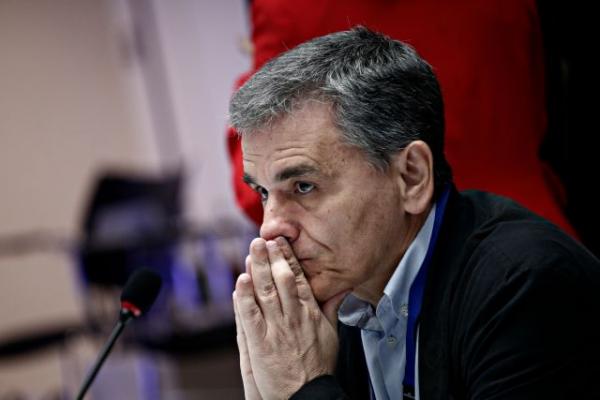 Λύση για τις συντάξεις αναζητά ο Τσακαλώτος στο Μπαλί