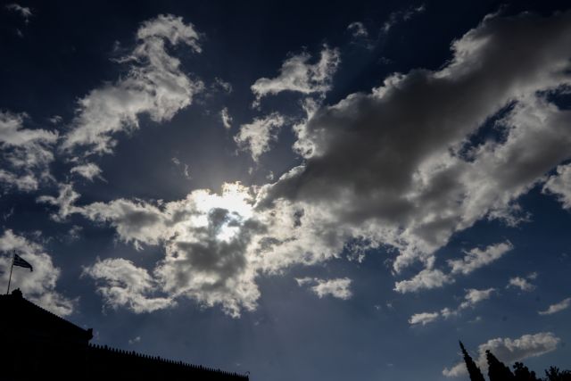 Νοτιάδες και αυξημένες νεφώσεις τη Δευτέρα