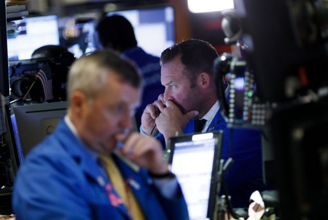 Αναταραχή στα διεθνή χρηματιστήρια – Αγωνία στην Αθήνα