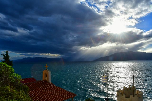 Καιρός: Νεφώσεις, τοπικές βροχές και άνοδος της θερμοκρασίας