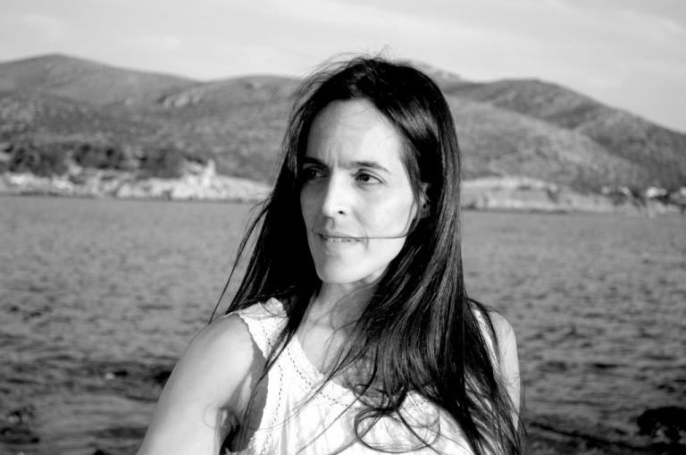 Η Χριστίνα Μαξούρη μιλάει για το νέο της δίσκο και τις εμφανίσεις της στο Σταυρό