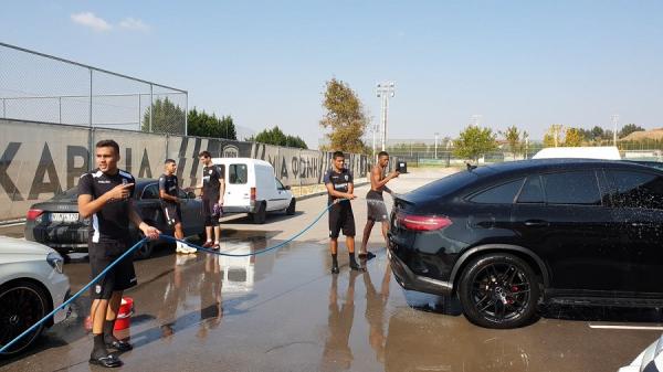 ΠΑΟΚ: Έχασαν στοίχημα και έπλυναν τα αυτοκίνητα των συμπαικτών τους