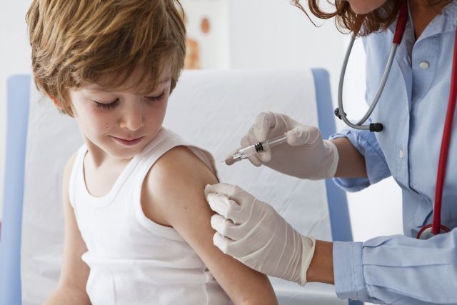 Όλα όσα πρέπει να γνωρίζουν οι γονείς για το αντιγριπικό εμβόλιο