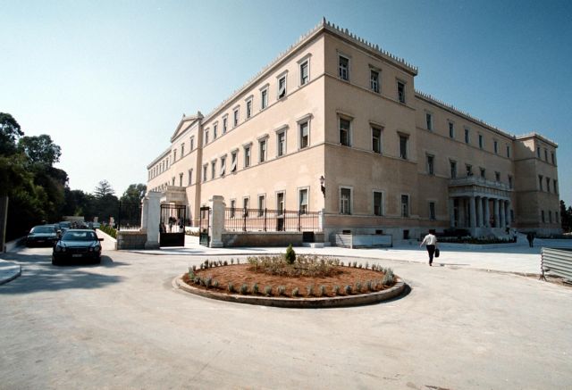 Editorial Ta Nea: Amending the Constitution