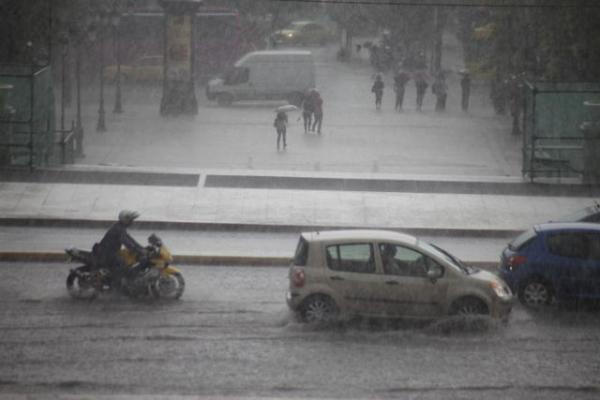Αγριεύει ο καιρός – Βροχές και καταιγίδες σε όλη τη χώρα