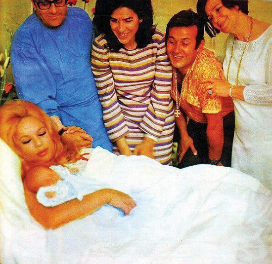 Σπάνια ντοκουμέντα : Τα μωρά των σταρ του ελληνικού σινεμά