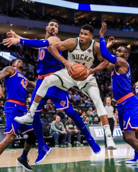 Το σόου του Αντετοκούνμπο κόντρα στους Νικς