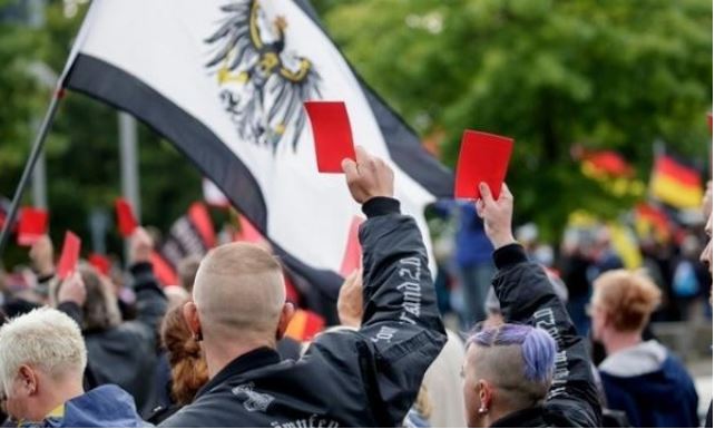 O λαϊκισμός και η ξενοφοβία τροφοδοτούν τον ακροδεξιό τρόμο στην Ευρώπη