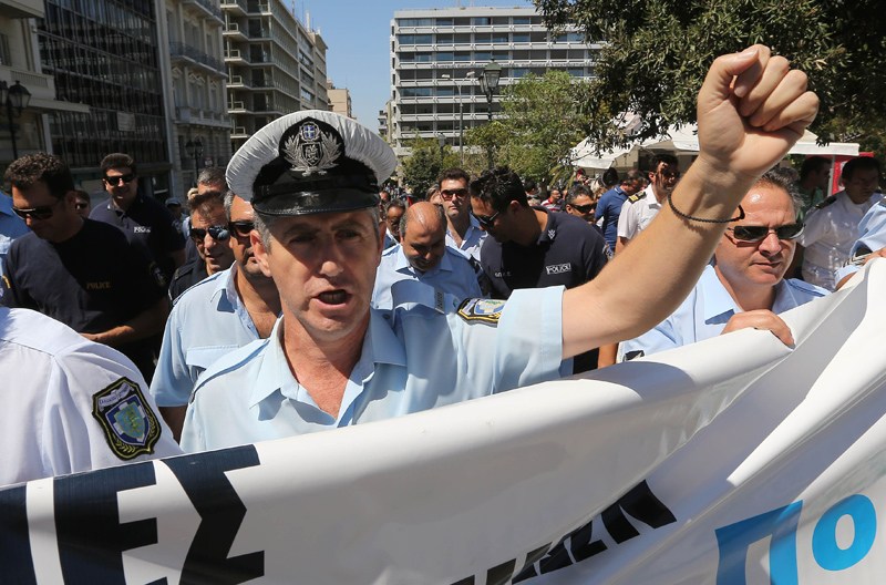 Διαμαρτυρία αστυνομικών στο ΑΤ Ομόνοιας