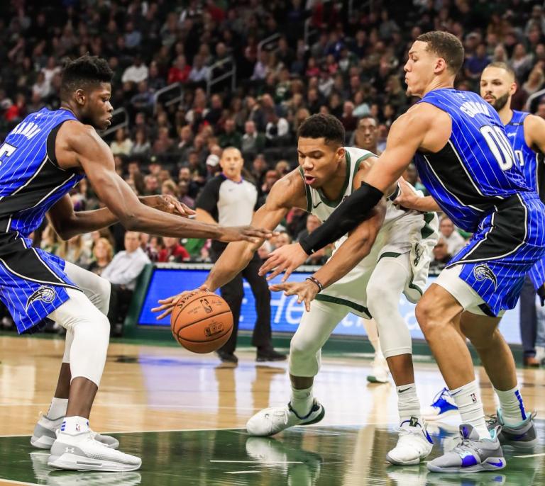 Έξι στα έξι οι Μπακς με Αντετοκούνμπο στο τιμόνι