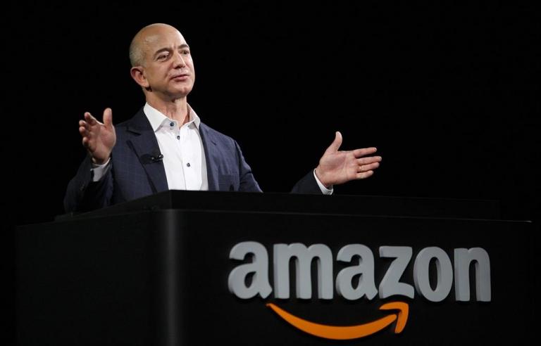 Ο Τζεφ Μπέζος εκθρονίζει τον Μπιλ Γκέιτς με 105,1 δισ. δολάρια