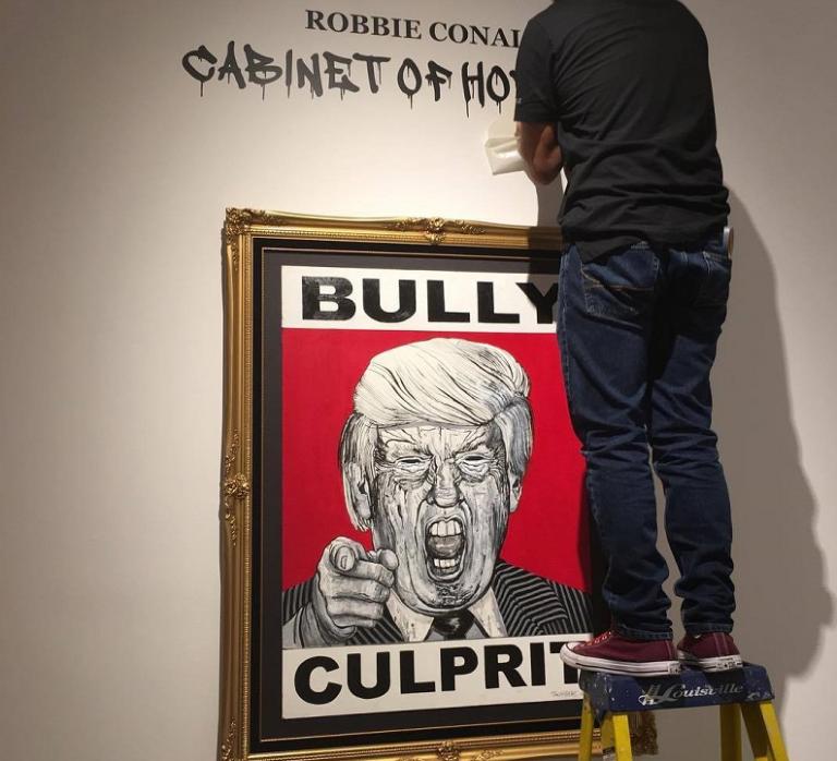 O Τραμπ «έπεσε» στα χέρια του Ρόμπι Κόναλ