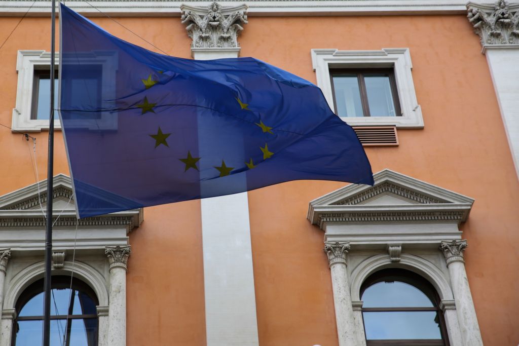 Βρυξέλλες για Ιταλία : Η απόλυτη τρέλα - Κινδυνεύουν με κούρεμα καταθέσεων