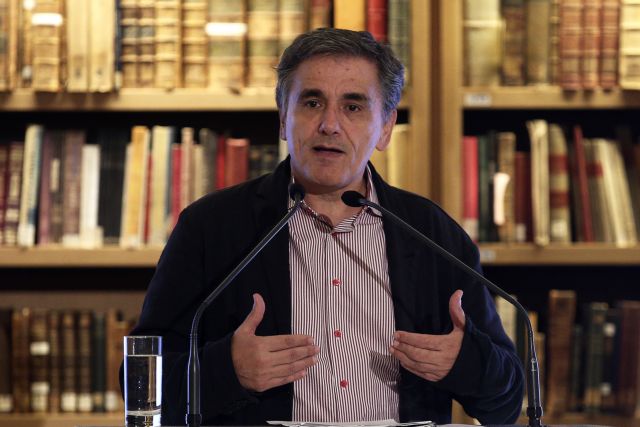Tsakalotos gives new finance ministry employees a raise, criticised as a pre-electoral benefit