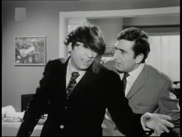 «Μαύρα κοράκια, κόκκινα κοράκια…»: Ο ποιητής Φανφάρας έκλεψε την παράσταση