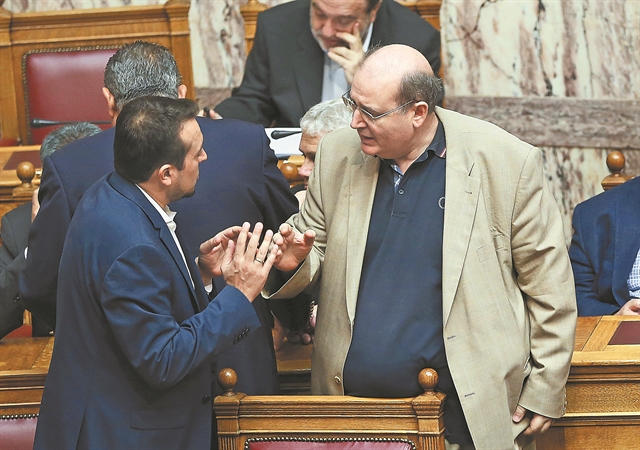 Κομματικοί εναντίον Μαξίμου