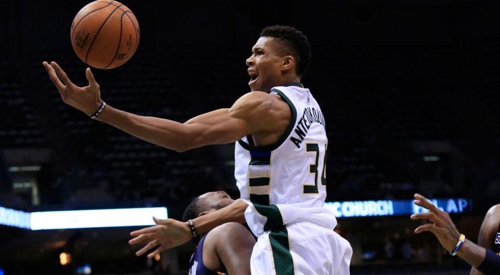 Η επιβλητική εμφάνιση του Γιάννη κόντρα στους Πέισερς