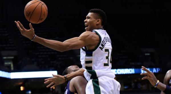 Η επιβλητική εμφάνιση του Γιάννη κόντρα στους Πέισερς