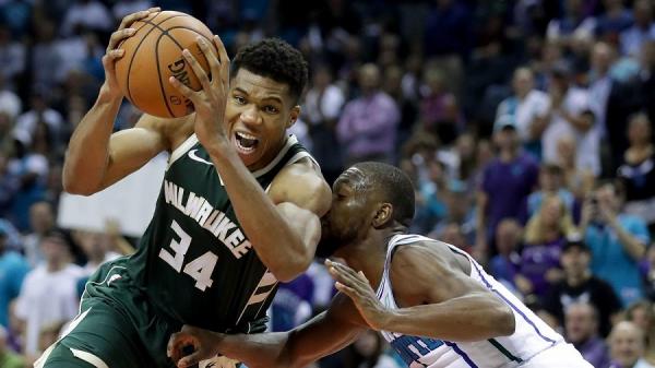 Το double-double του Γιάννη κόντρα στους Τίμπεργουλβς