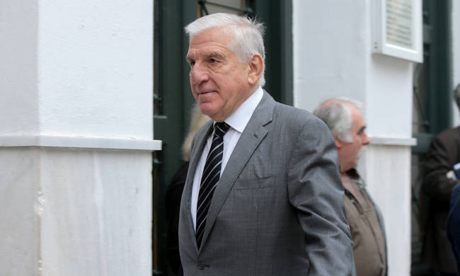 Παπαντωνίου : Ποιος έστελνε τα λεφτά του πρώην υπουργού στο εξωτερικό