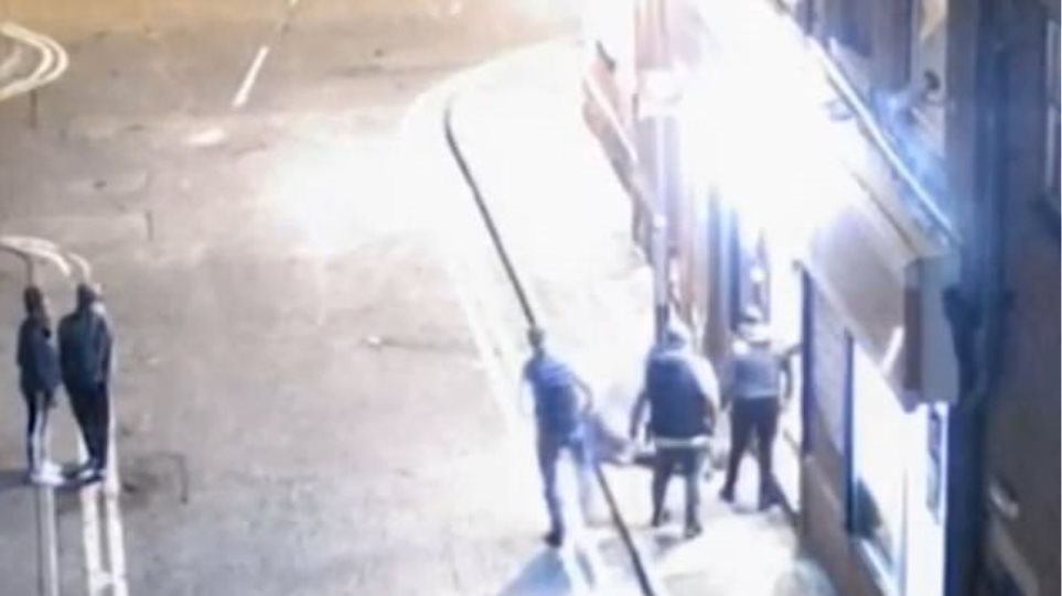 Σοκαριστικό βίντεο από την θανάσιμη γροθιά 19χρονου σε 59χρονο στο Μάντσεστερ