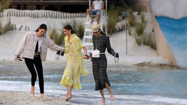 Ο οίκος Chanel έφερε το καλοκαίρι στο Γκράν Παλέ