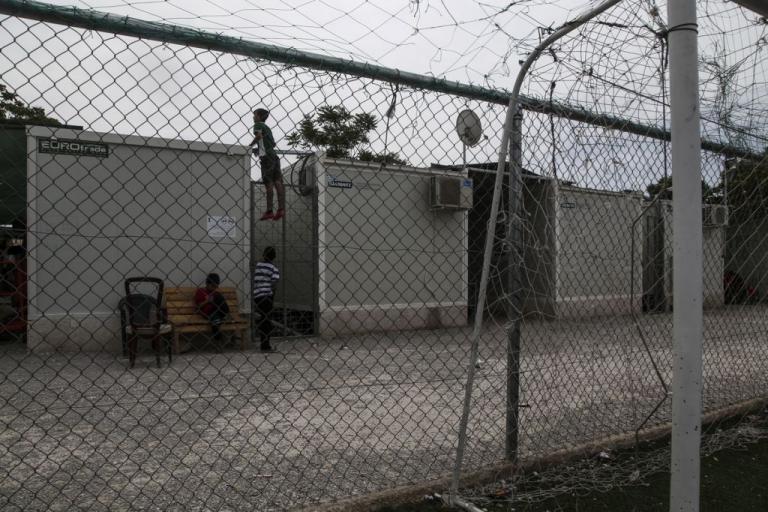 Ευρωπαϊκές λύσεις ζητά ο Βίτσας ενώ ασφυκτιούν τα hotspots