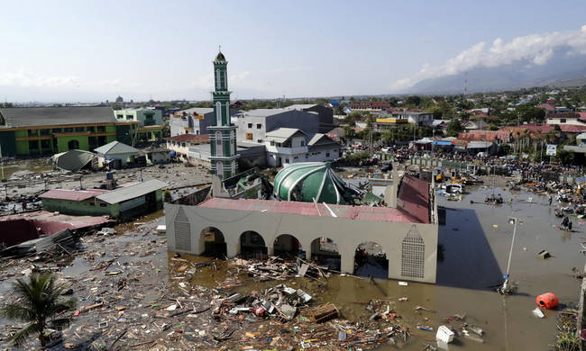 Ινδονησία : Βίντεο δείχνει τον τρόμο που έσπειρε το τσουνάμι