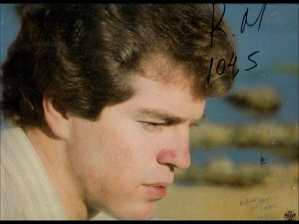 Βασίλης Καλούσης : Ποιός ήταν ο τραγουδιστής που έπεσε στις γραμμές του τρένου