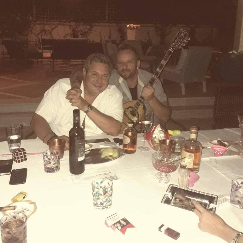 Το γλέντι του Πάνου Καμμένου στην πολυτελή βίλα του [Εικόνες]