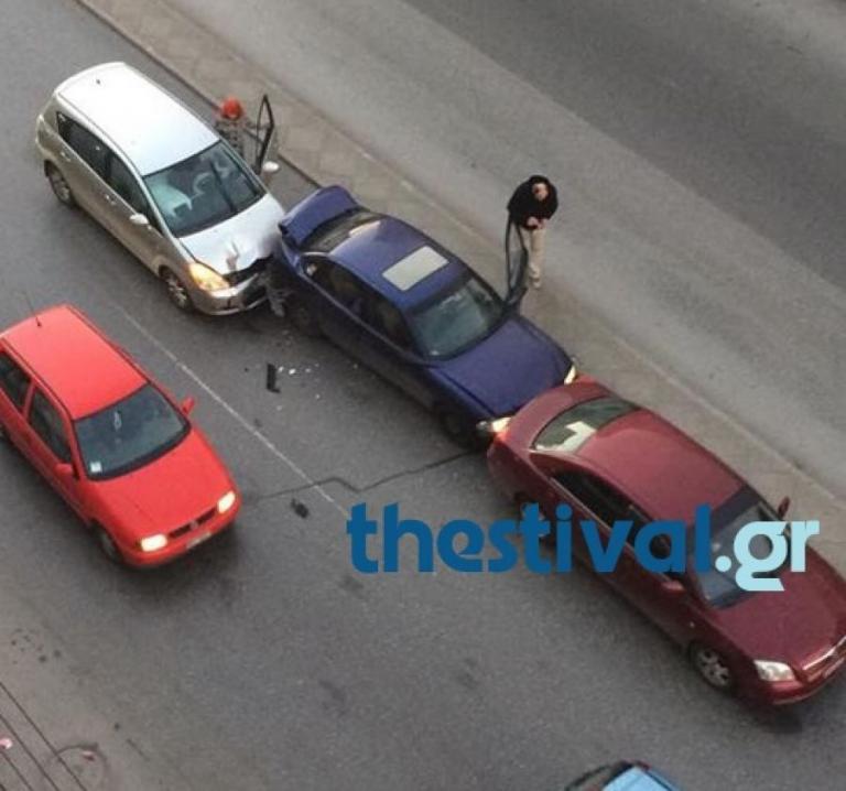 Τρεις τραυματίες από καραμπόλα έξι οχημάτων στη Θεσαλλονίκη