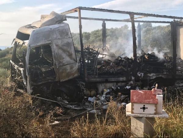 Τραγωδία στην Καβάλα: Aπανθρακώθηκαν 11 άνθρωποι σε τροχαίο [Εικόνες]