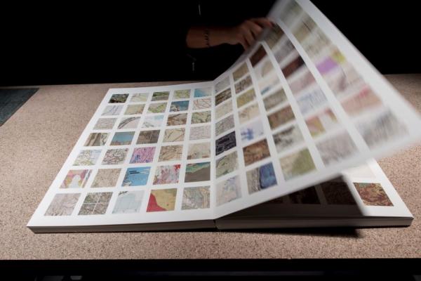 1.366 κομμάτια χάρτη έγιναν ένας μεγάλος άτλαντας