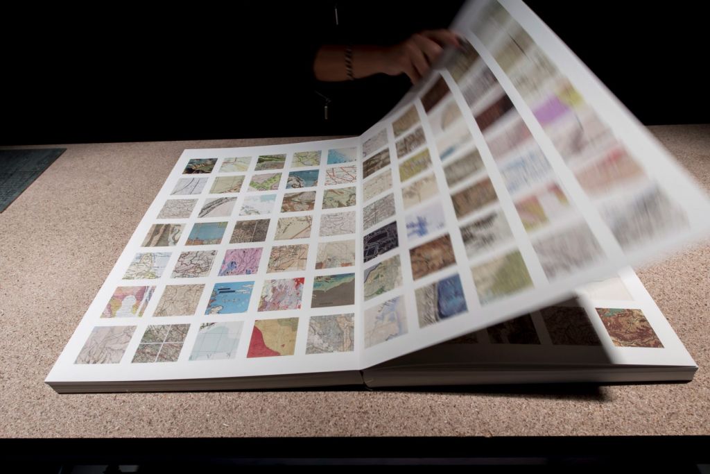 1.366 κομμάτια χάρτη έγιναν ένας μεγάλος άτλαντας