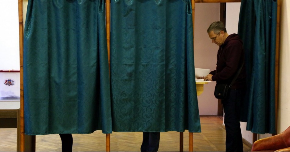 Ισχυρό ευρωπαϊκό προσανατολισμό δείχνουν τα exit poll στη Λετονία