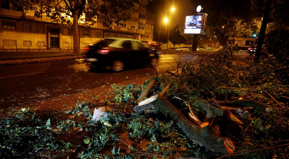 Πορτογαλία: Περισσότερα από 300.000 νοικοκυριά χωρίς ηλεκτρικό λόγω της τροπικής καταιγίδας Λέσλι