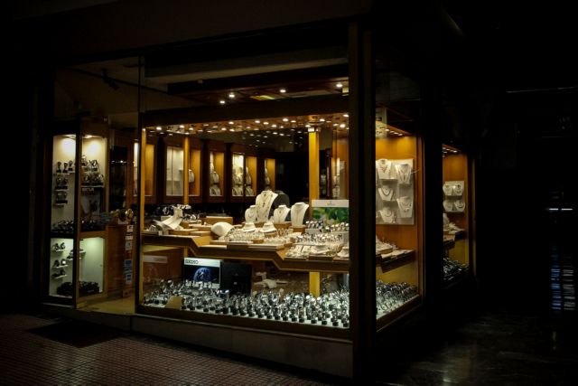 Σοκάρει το βίντεο της ένοπλης ληστείας στο κοσμηματοπωλείο της Πανεπιστημίου