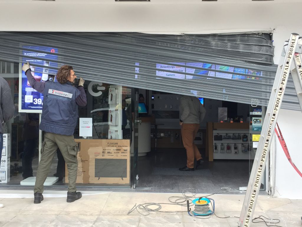 Κινηματογραφική ληστεία στην Πεύκη σε κατάστημα ηλεκτρονικών ειδών