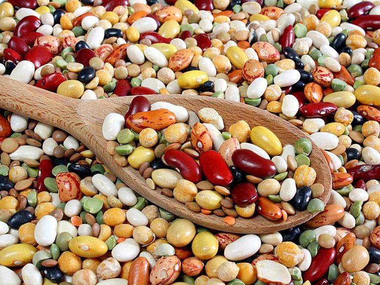 ΙΕΛΚΑ: Όσπρια αντί για κρέας στο τραπέζι των καταναλωτών